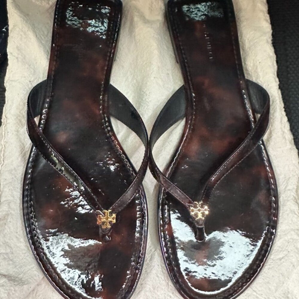 Tory Burch - Classic Flip Flop Tortoise patent